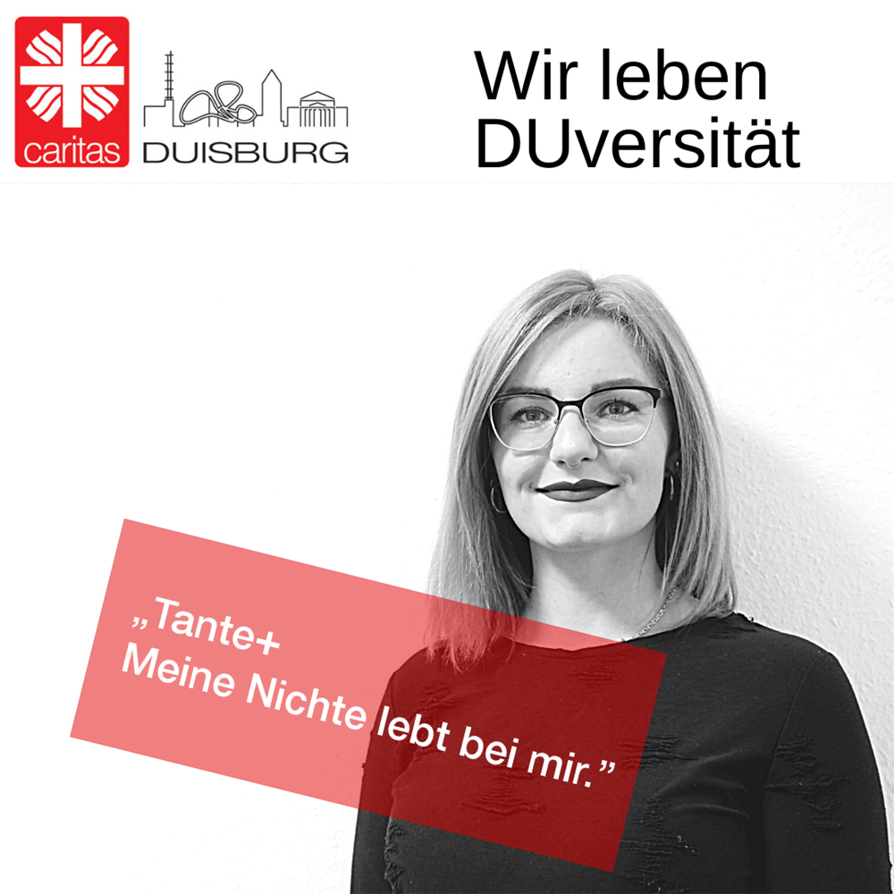 Mitarbeiterin Jessica mit Banner-Spruch 