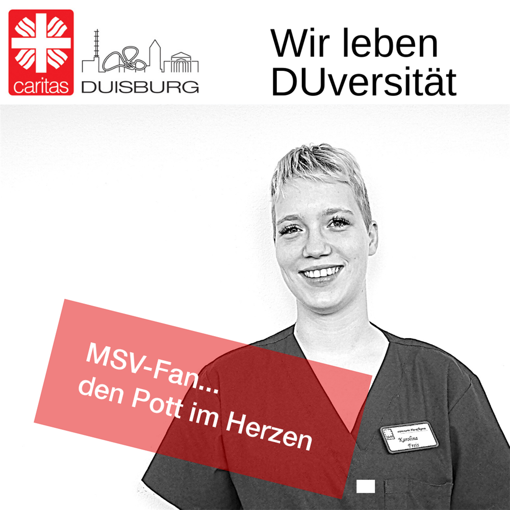 Mitarbeiterin Karolina mit Banner-Spruch 