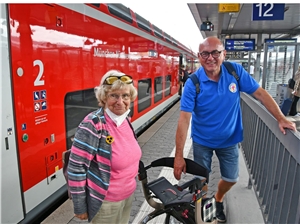 Mobile Reisehilfen - vor Zug