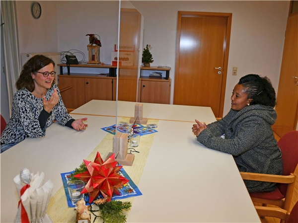 Angela Müller und Frau aus Eritrea Angela Müller und Frau aus Eritrea