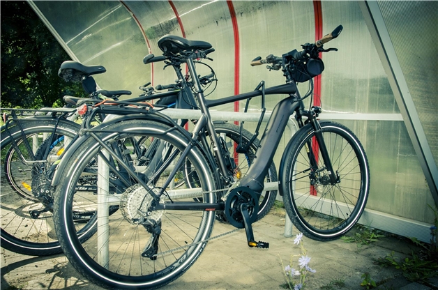 Fahrräder auf dem Caritas-Parkplatz