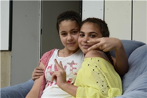 Freundinnen: Eda aus Mazedonien und Yasmin aus Syrien