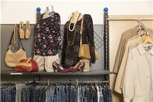 Ökumenischer Familienmarkt: Damenkleidung Ökumenischer Familienmarkt: Damenkleidung