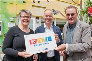 Einweihung RTL-Kinderhaus Frankfurt_Schild
