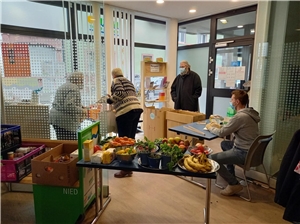 Lebensmittelausgabe im Quartiersbüro Nied