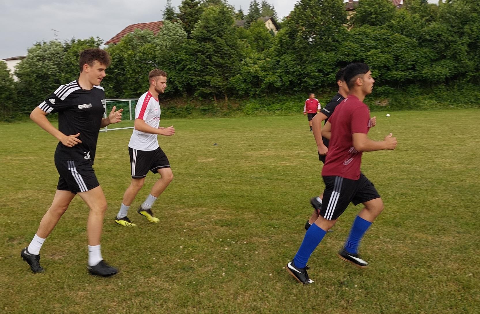 Fussball als Motor der Integration - Die Jugendlichen der Wohngruppe für unbegleitete minderjährige Ausländer freuten sich über den sportlichen Wettkampf. 