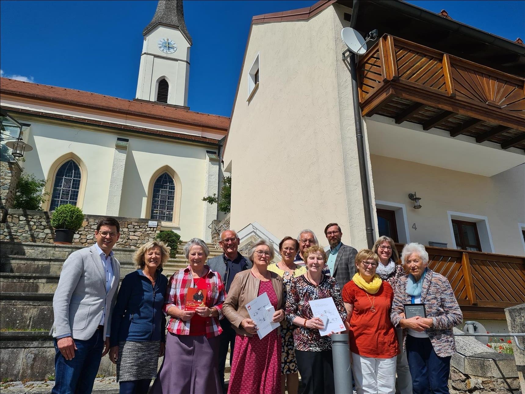 Die Jahresversammlung der ARGE Senioren FRG 2022 und die Ehrenvorsitzende Maria Kapsner, die im Juli 90 wird. Foto: (c) Grimsmann | Caritas FRG.