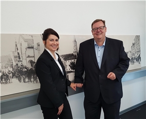 'Wir sind jetzt Vorstand!': Alexandra Aulinger-Lorenz und Josef Bauer.