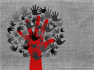 Bildkollage auf Jute. "Hände-Baum". "Stamm" große rote Hand. "Hände-Blätter" in Graustufen. (c) pixabay.com | Nachbearbeitung Caritas FRG.