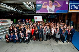 Auszeichnung Great Place to Work Gruppenfoto Auszeichnung Great Place to Work Gruppenfoto