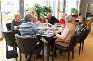 Mittagessen in Gemeinschaft Mittagessen in Gemeinschaft