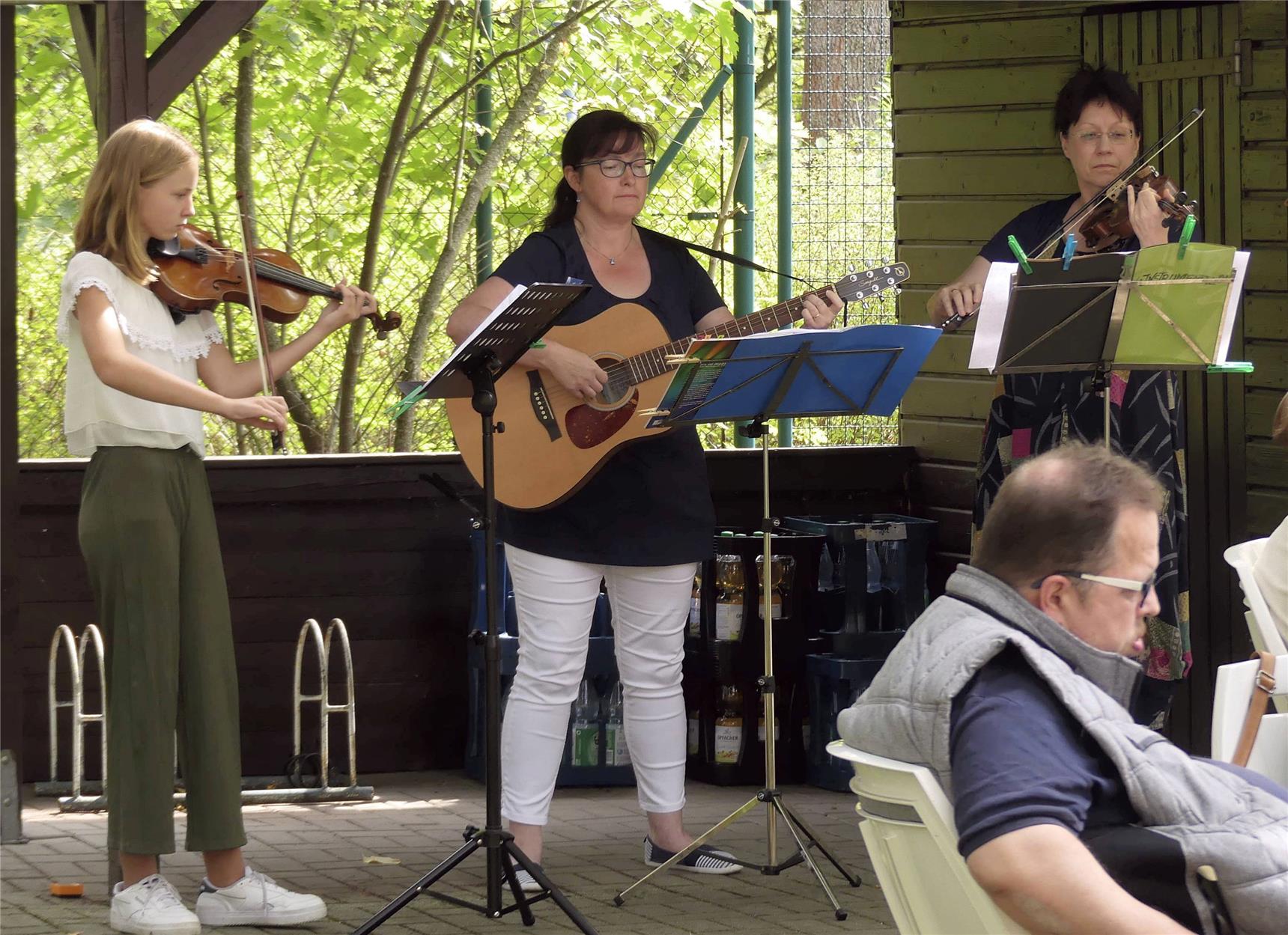 Musikalische Umrahmung des Sommerfestes in der Caritas Hoyerswerda