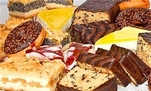 Kuchen Tisch voller Kuchenstücke