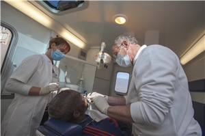 Zahnmobil - zahnmedizinische Versorgung und Behandlung für Obdachlose
