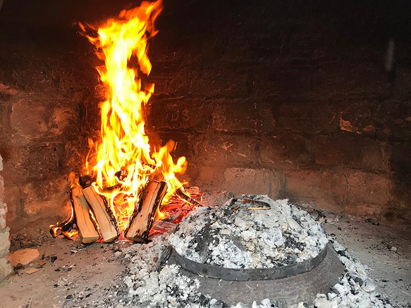 Asche und Feuer