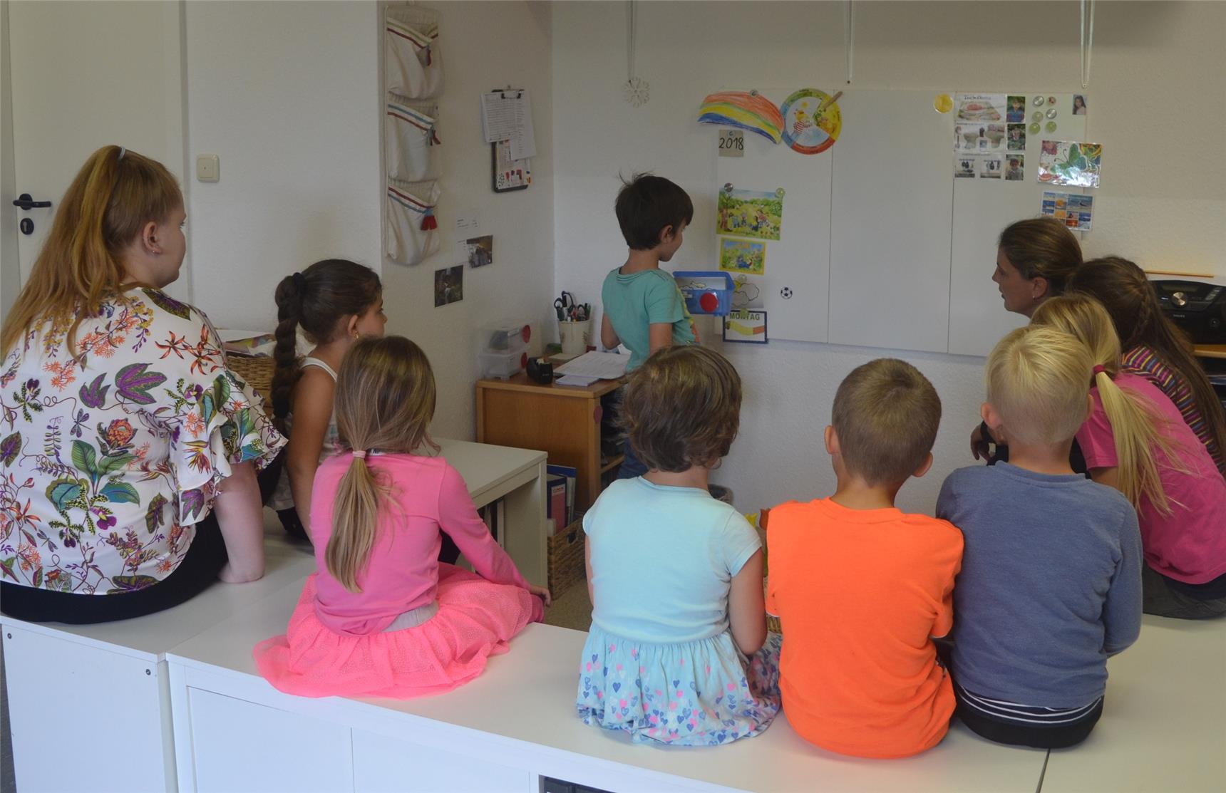 Kinder im Morgenkreis