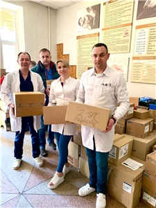 Medikamente für das Kinderkrankenhaus in Ivano Frankivsk werden in Empfang genommen