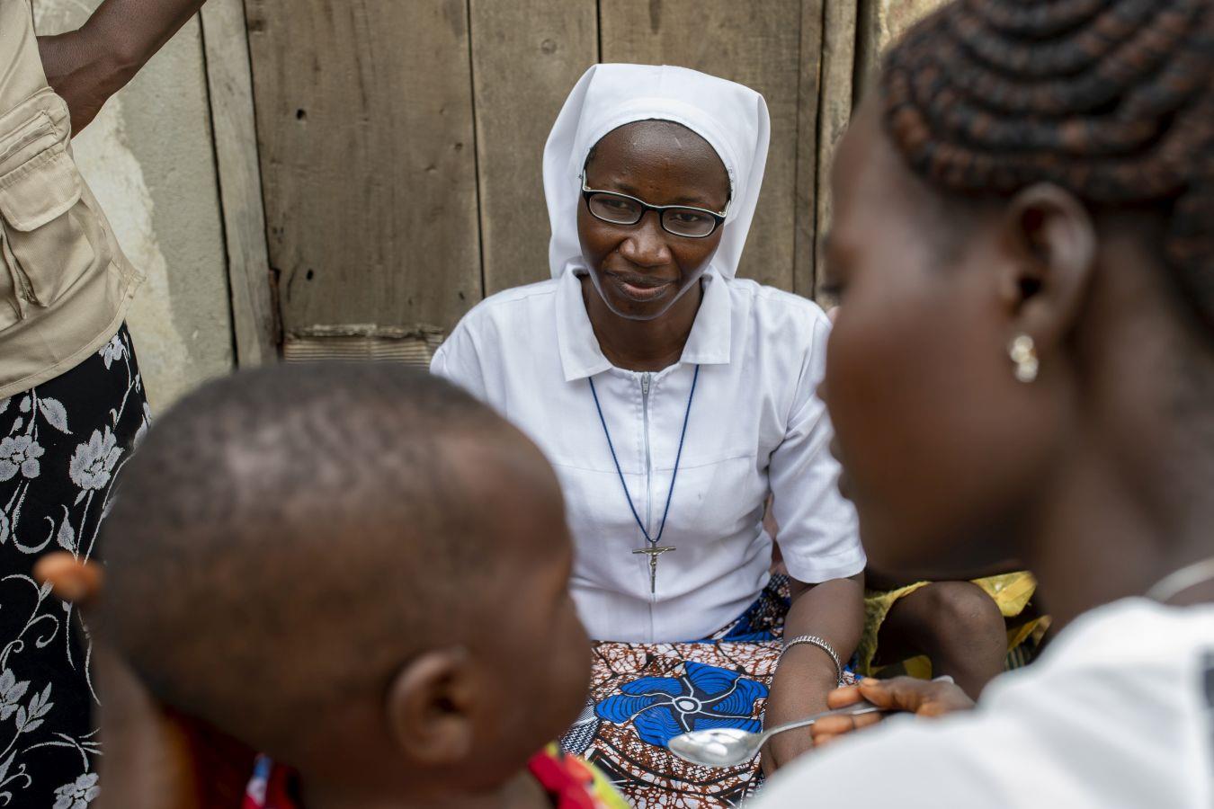 Jennet mit Schwester_Sierra leone