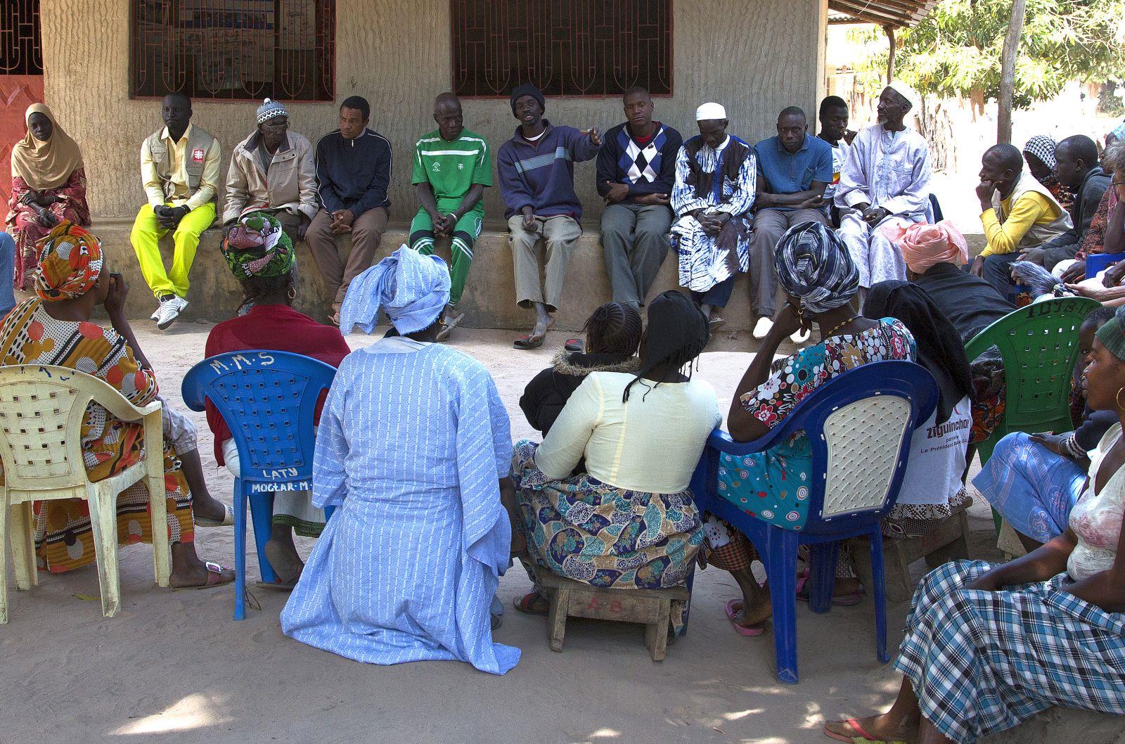 Senegal: Dorfversammlung mit der Caritas in Laty