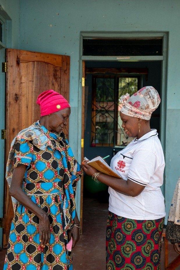 Die Tansanierin Jacinta sucht mit den Menschen das Gespräch. Wie ihr Erfahrungsbericht zeigt, hilft sie als Streetworkerin nicht nur Menschen mit Osteomyelitis, sondern allen, die unter geistigen und körperlichen Einschränkungen leiden.