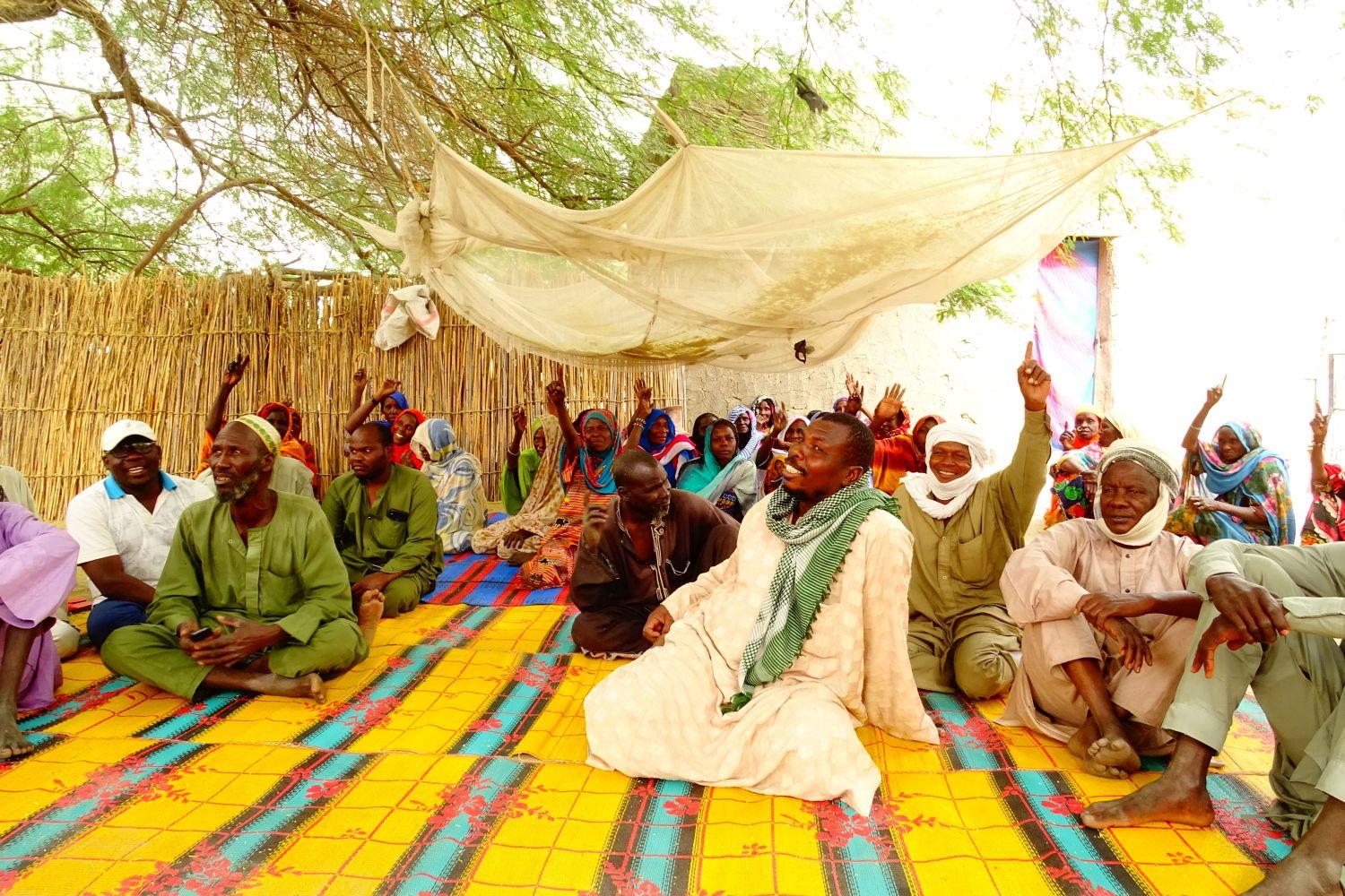 Auch dank Spenden der Caritas wird in diesem Dorf im Tschad ein Projekt zur Streitschlichtung finanziert.