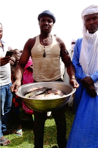 In Mamdi erhalten die Fischer Unterstützung durch ein Solidarprojekt – es wird durch öffentlich finanzierte Spenden realisiert.