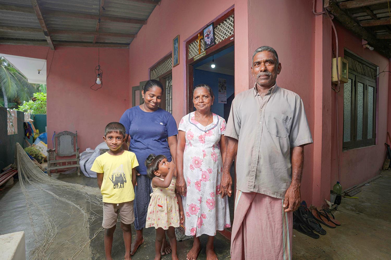 Joseph Shelton und seine Familie in ihrem neuen Haus