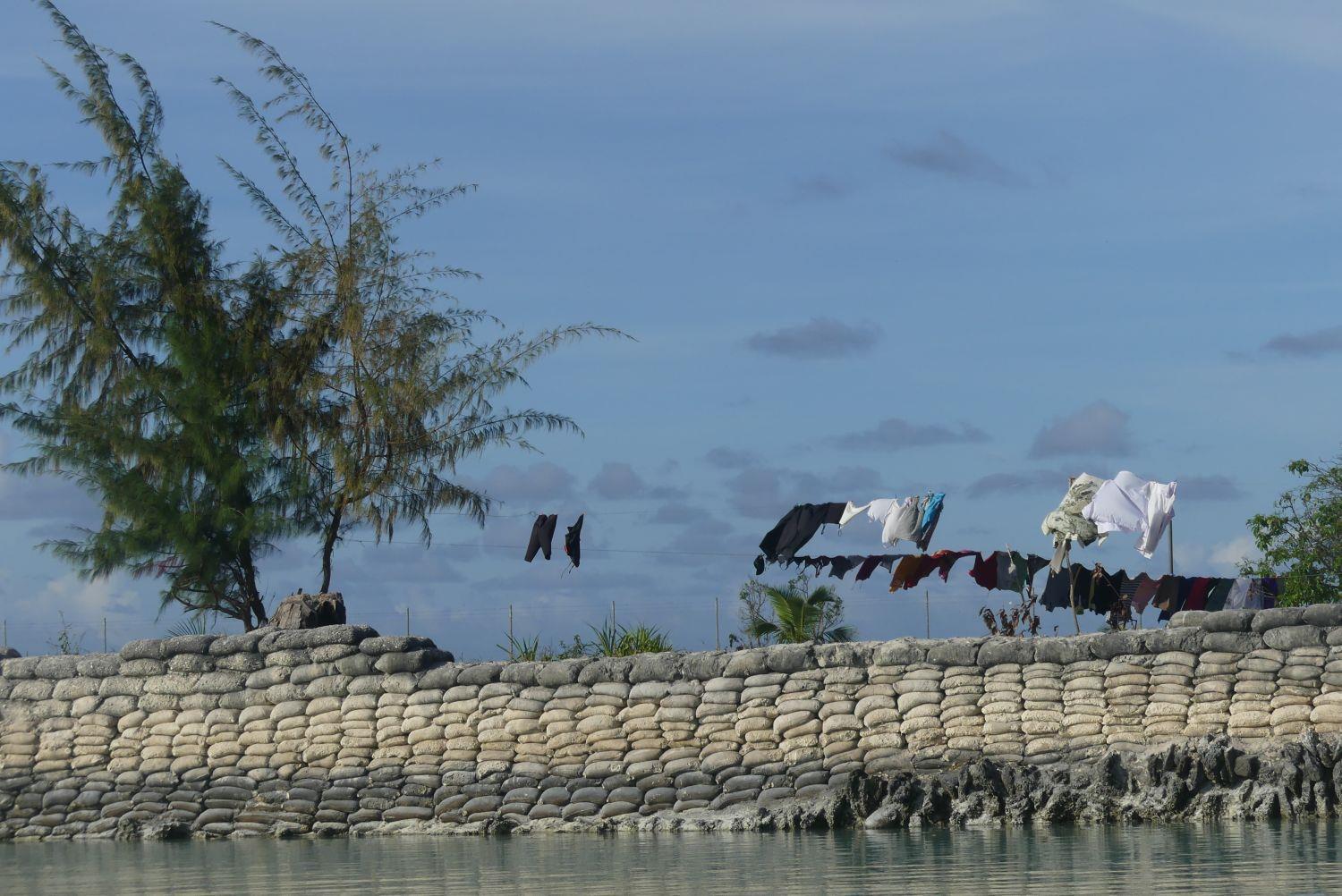 Inselstaaten wie Fidschi und Kiribati versuchen mit Dämmen den Folgen des Klimawandels zu trotzen. 