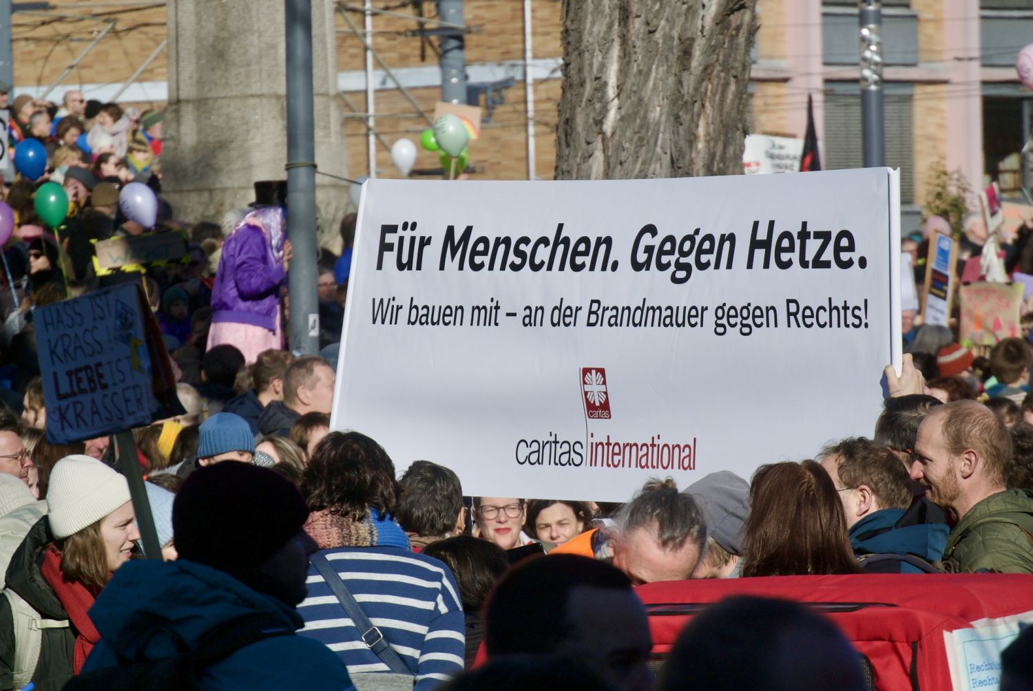 Text)Demonstration gegen Rechtsextremismus in Freiburg