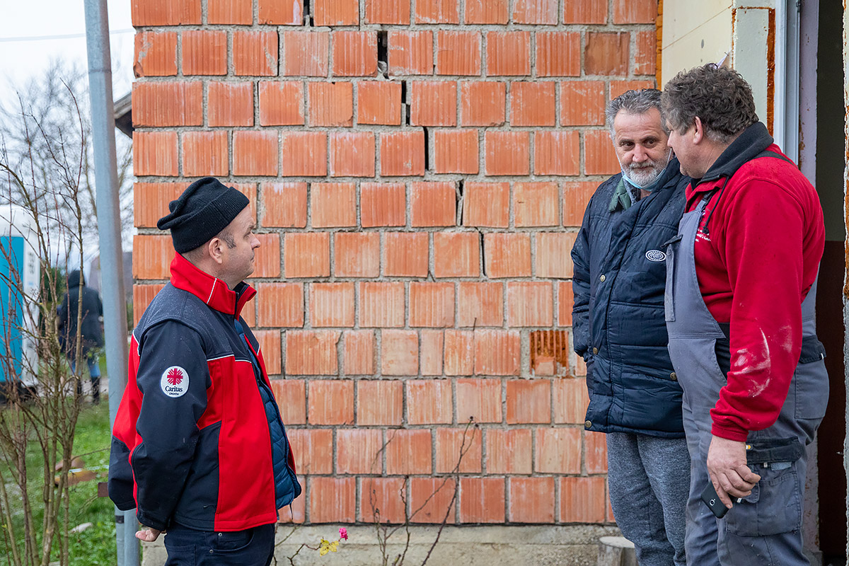 Kroatien: Fabija Svalina spricht zu Betroffenen des Erdbebens