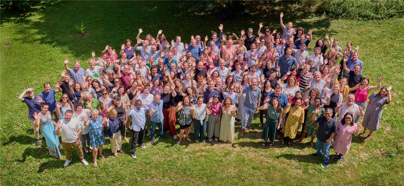 Gruppenfoto der Mitarbeitenden von Caritas international