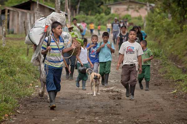 Guatemala: Mädchen in Notunterkunft
