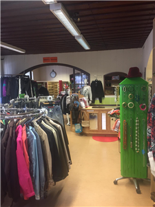 Der Kleiderladen Carla in Abensberg bietet ein reiches Angebot.