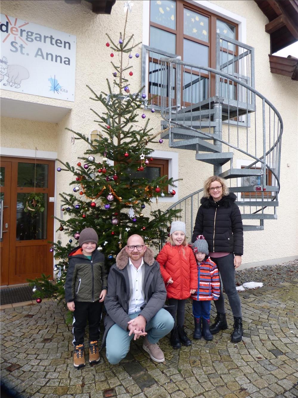 Familie Rekar stiftet Christbaum