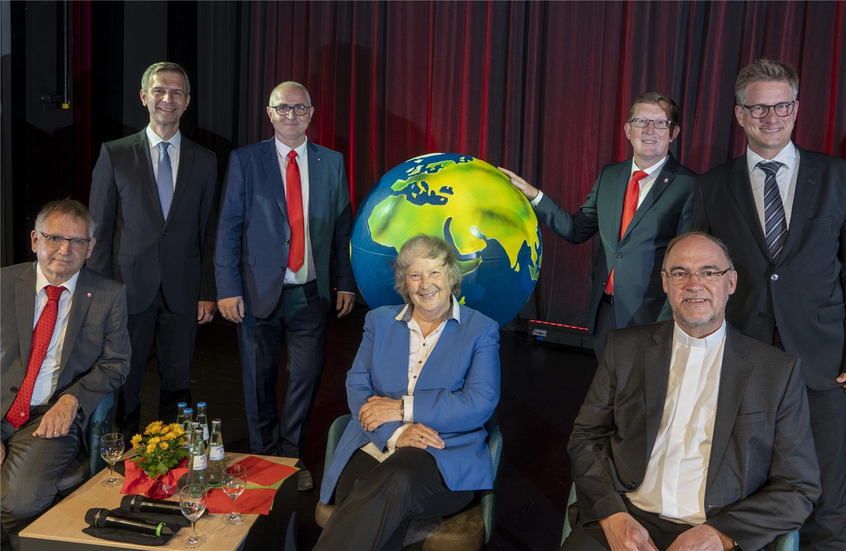 Rainer Borsch (Caritasverband Kleve), Stephan Wolters (MdL), Stephan von Salm-Hoogstraeten (Caritasverband Geldern-Kevelaer), Bärbel Höhn, Karl Döring (Caritasverband Geldern-Kevelaer), Weihbischof Rolf Lohmann, Bürgermeister Dr. Dominik Pichler
