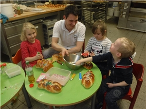Kita-Kinder erkunden Bäckerei Groß