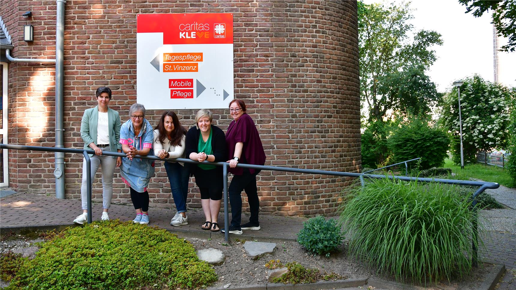 Sie freuen sich auf den Tag der offenen Tür am 14. Juni am Martinikirchgang: Jennifer van Holt (v.l.), Petra Meiners, Alexia Meyer, Julia Lamers und Anne Huth. 