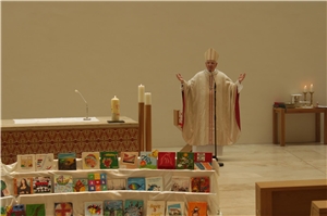 Bischof Heinrich Timmerevers feiert einen Gottesdienst in der Propstei-Kirche