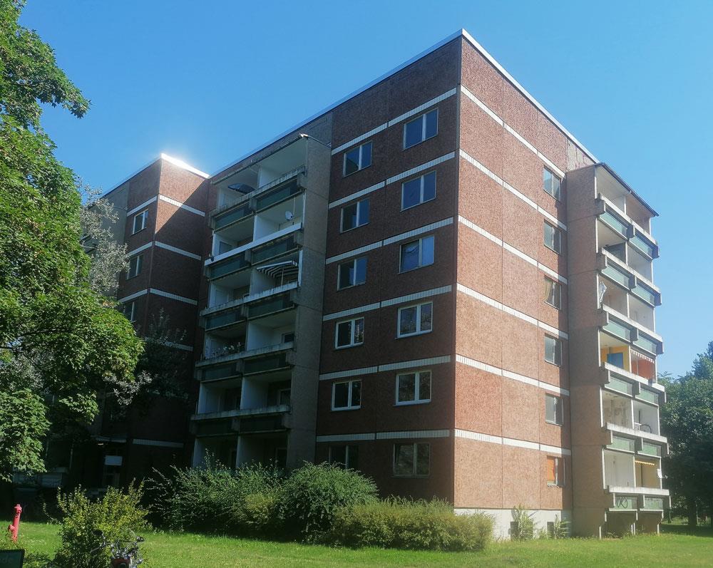 Plattenbau in grüner Lage