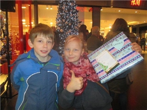 Leonie und Kenny aus der Kojule freuten sich über die tollen Weihnachtsgeschenke. 