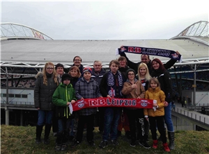 Jungen aus dem Familienzentrum Grünau besuchten die Leipziger Arena