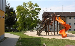 Bild zeigt Nachbarschaftszentrum mit Spielplatz