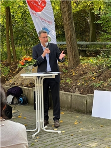 Rems-Murr-Kreis-Landrat Dr. Sigel bei seiner Rede bei der Stromspar-Check-Feier in Waiblingen.