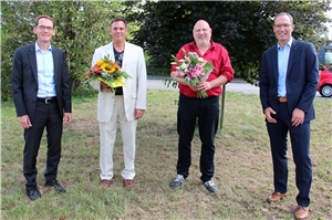 Klaus Litwinschuh (2.v.r.) und sein Nachfolger Steffen Friedberger (2.v.l.) mit den ad laborem-Geschäftsführern Thomas Kloster (l.) und Volker Hemmerich (r.).