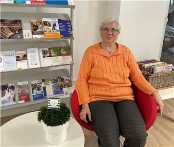 Doris Siebenhaar engagiert sich für die Bewohnerinnen und Bewohner im Caritaszentrum Rheydt.