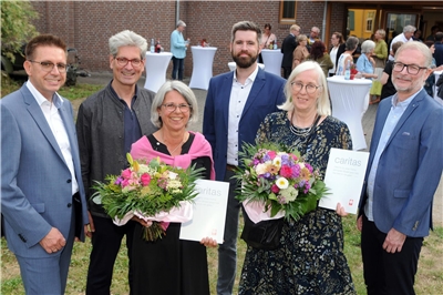 Über hohe Auszeichnungen durch den Caritasverband freuten sich die Neu-Ruheständlerinnen Gabriele Groos-Böckelmann (3. v. l.) und Waltraud Grusemann gemeinsam mit (v. l.) Caritas-Geschäftsführer Frank
