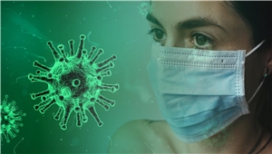 Das Foto zeigt eine Frau mit Mundschutz in Nahaufnahme, die von Corona-Viren umschwirrt wird.