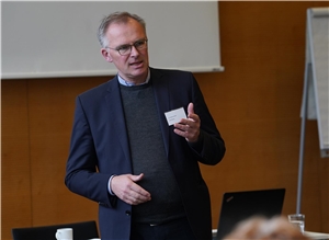 Dr. Christian Schmitt, Vorstand der Caritas im Bistum Münster, bei der Abschlussveranstaltung des Projekts „Werte pflegen“. 