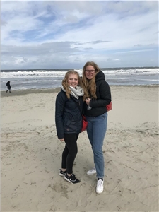 Lea und Esther Lea und Esther
