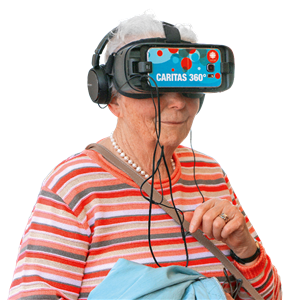 Eine Seniorin, die Kopfhörer und eine VR-Brille mit eingesetztem Smartphone trägt
